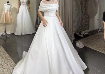 Продам нежное свадебное платье цвета айвори (почти белый).