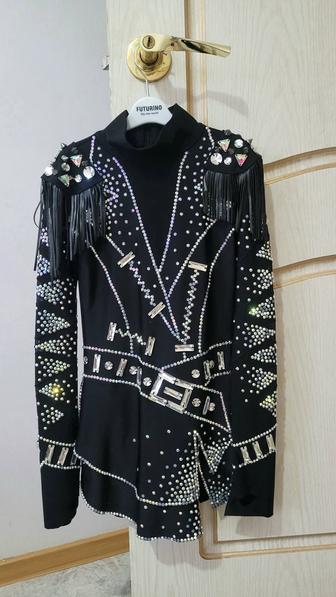 Платье для выступлений по фигурному катанию