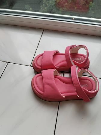 Продам детские сандали