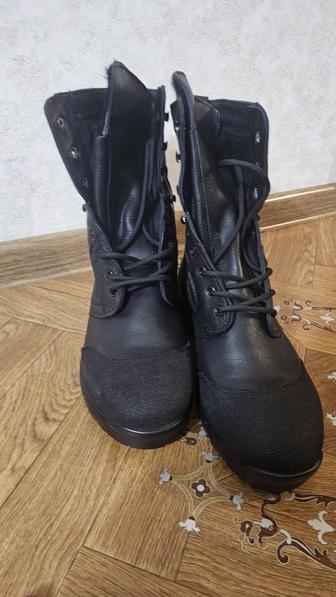 Продам новые кожаные берцы