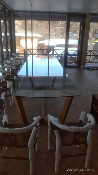 Гостевой стол.