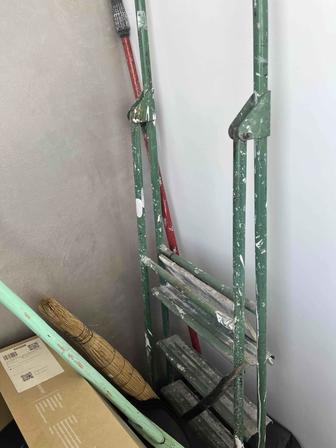 Продам железную стремянку