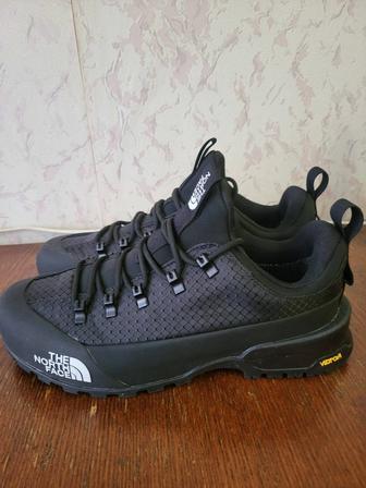 Продам мужские зимние кроссовки