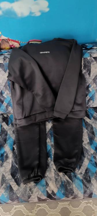 Продам новый спортивный, утепленный костюм