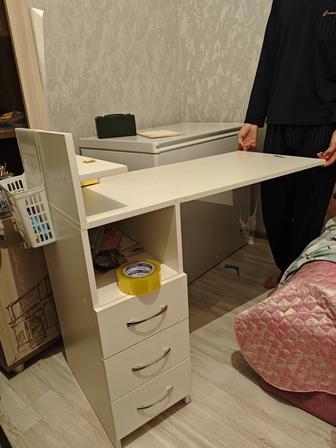 Маникюрный столик