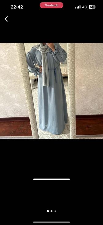 голубое платье