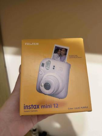 Продам полароид Instax mini 12