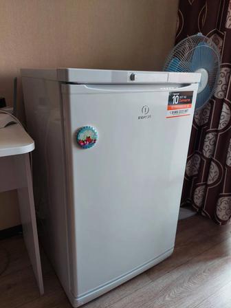 Продаю морозильную камеру INDESIT СРОЧНО