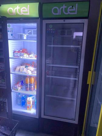 Витриный холодильник