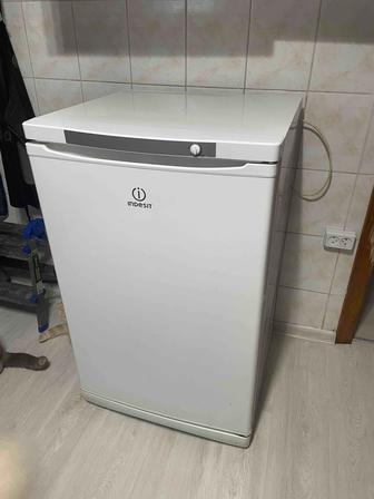 Продам морозильник indesit