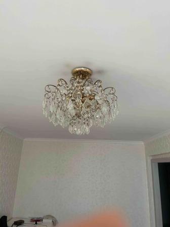 Продам люстру