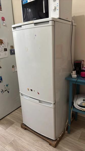 Отдам бесплатно холодильник