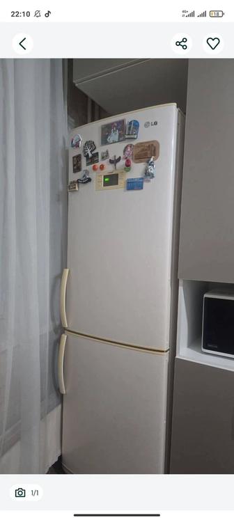 Холодильник LG в хорошем состояний