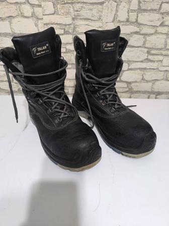 Продам мужские берцы.