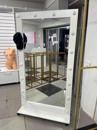 Зеркало для магазина