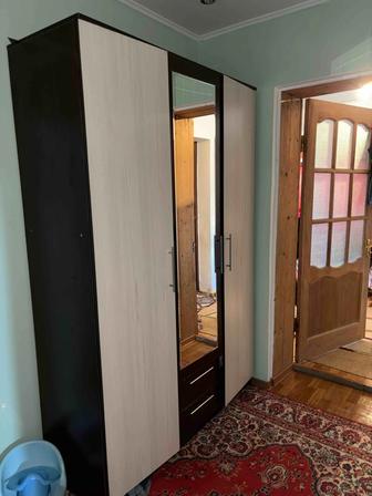 Продам шкаф и столы