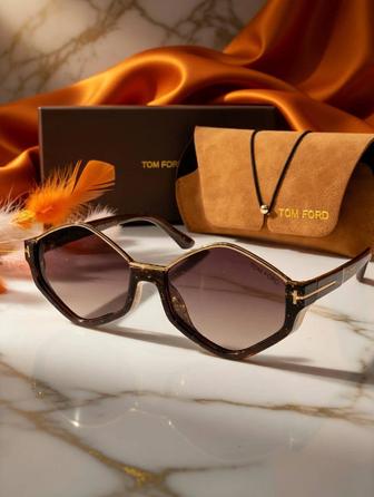 Очки солнцезащитные