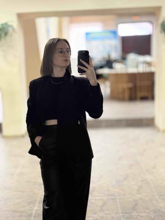 Официант / официантка