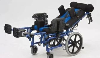 Продам детскую инвалидную коляску