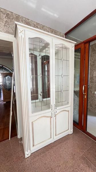 Продается витрина/шкаф в классическом стиле