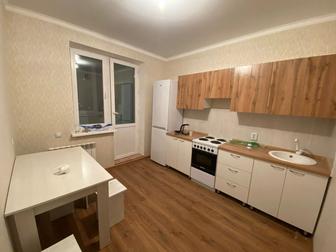 Продам стол и 4 стула. В хорошем состоянии. Белого цвета.