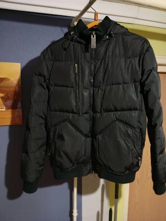 Пуховик мужской черный по пояс на резинке