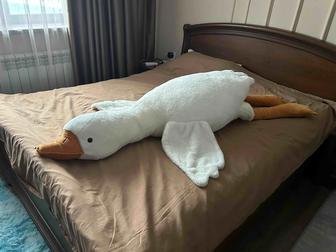 Большая игрушка гусь