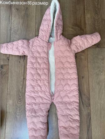 Комбинезон 86 размер в очень хорошем состоянии для девочки