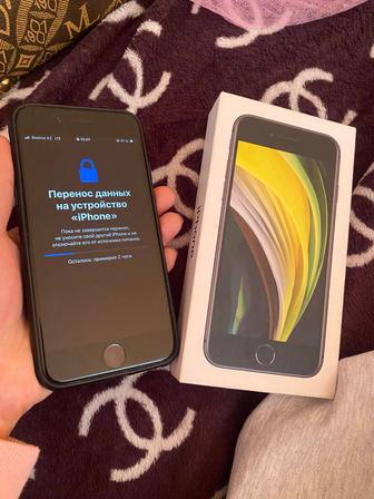 Айфон се 2020года память 128гв емкость100%
