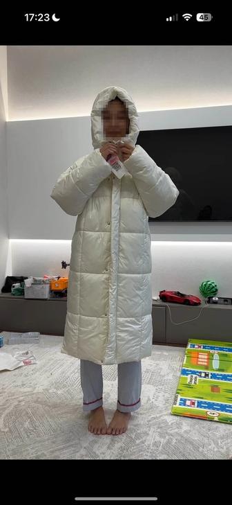 Продам зимнюю куртку белую