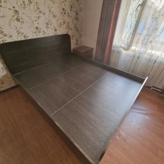 Кровать с тумбочками