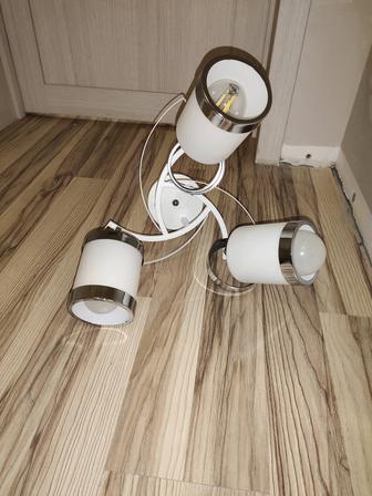 Продам люстру