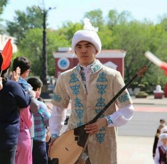 Уроки игры на Домбре