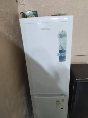 Холодильник на запчасти продается. Нерабочее BEKO