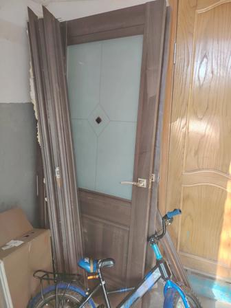 В продаже имеются межкомнатные двери для гостиной спальни и ванной комнаты.