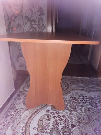 Стол обеденный