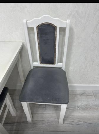 Продам стол со стульями.