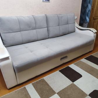 Продам практически новый диван