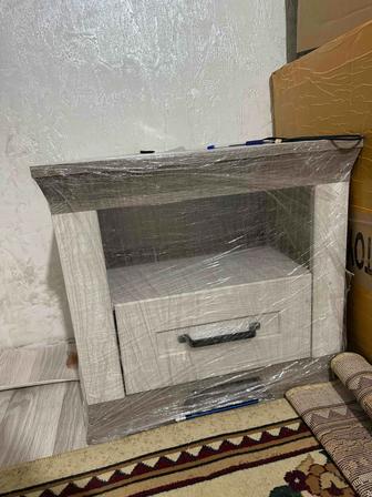 Прикроватная тумбочка