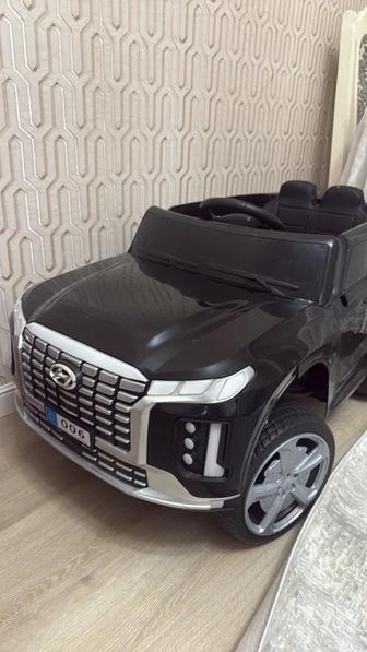 Продам машину игрушку