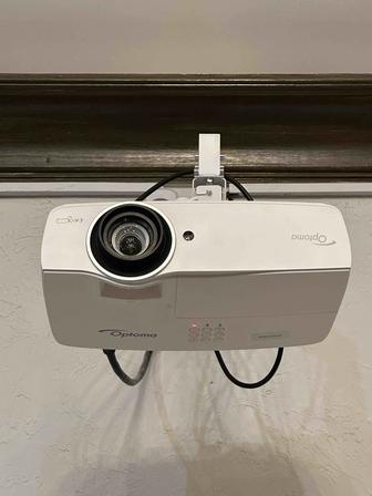 Срочно продам проектор Optoma EH470