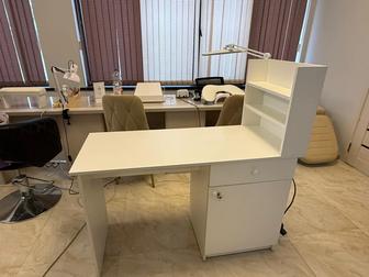 Маникюрный стол