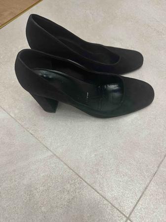 Продам туфли замшевые 38 размера, натуральная замша германские