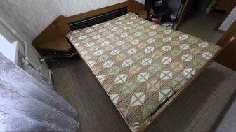 Двуспальная кровать