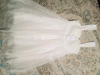 Платье белое в пайетках