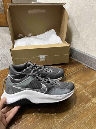 Продам кроссовки Nike оригинал
