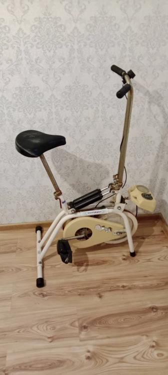 Тренажерный велосипед