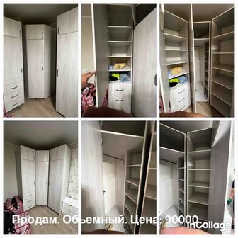 Шкаф спальный. Состоит из трех самостоятельных частей.