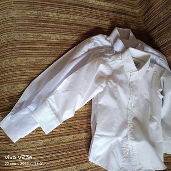 Продам белые рубашки на 3,4,5 лет по 200 тенге