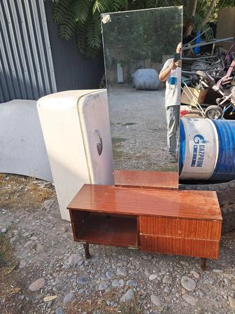 Срочно продам трюмо